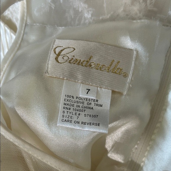Cinderella Cream Girls Dress Formal layered tie back with zip up back - Picture 12 of 13